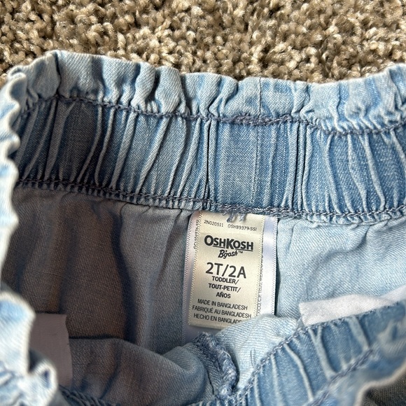 Osh Kosh toddler girl blue pull on shorts with bow detail size 2T - Picture 2 of 4